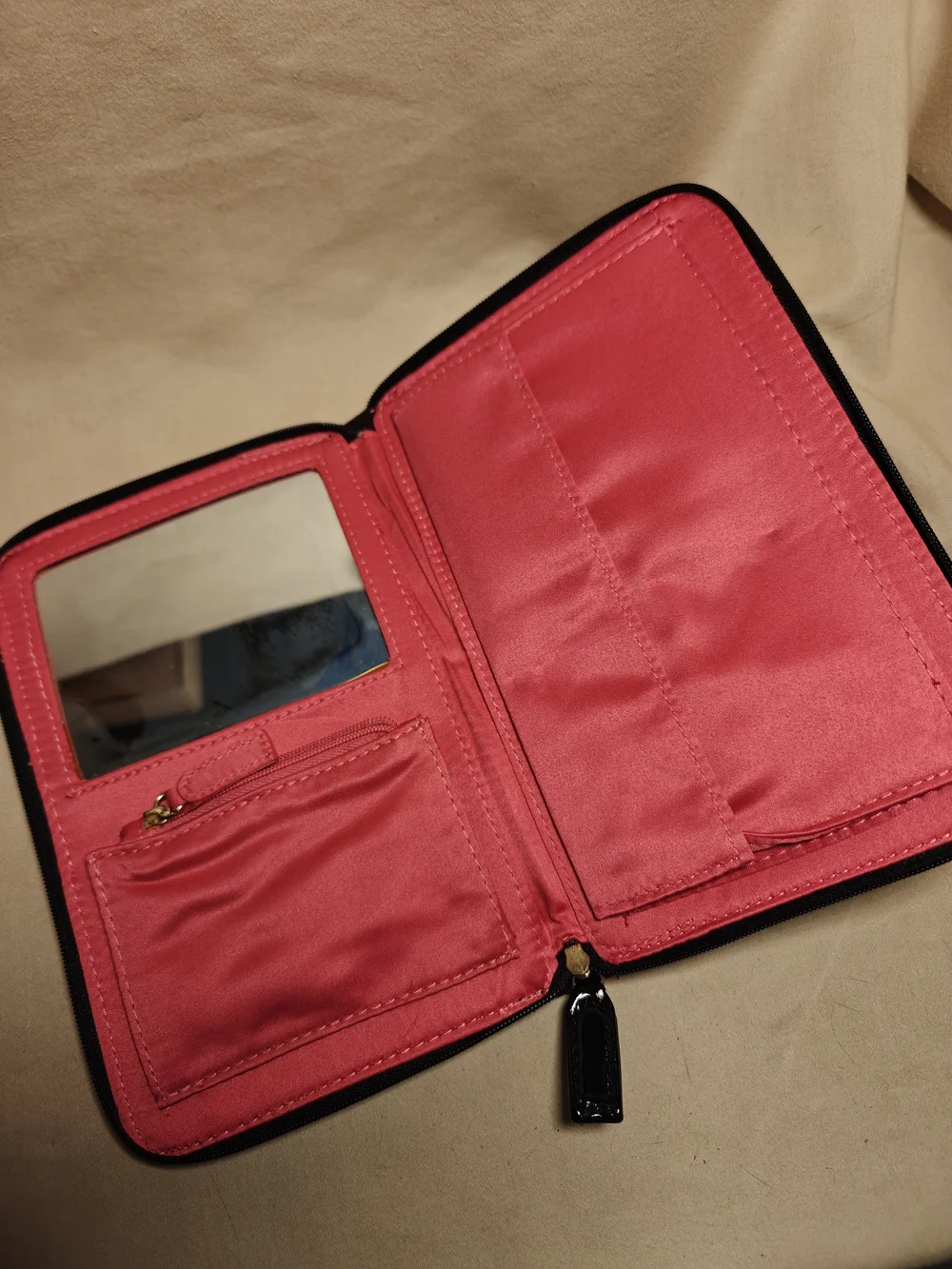 Y-Shaped Black Patent Leather Zip Pouch - Picture 4 of 6